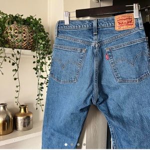 Gorgeous mid wash Levi’s 501 jeans 🤩🙌🏻✨